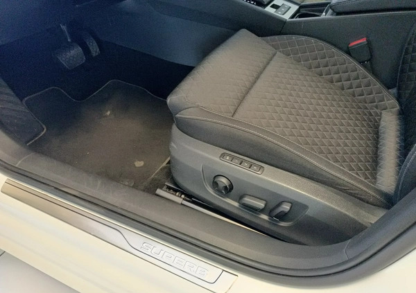Skoda Superb cena 119900 przebieg: 113122, rok produkcji 2021 z Jastrzębie-Zdrój małe 497